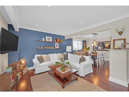 905 Cloverleaf Drive, Burlington, ON - Indoor Photo Showing Living Room