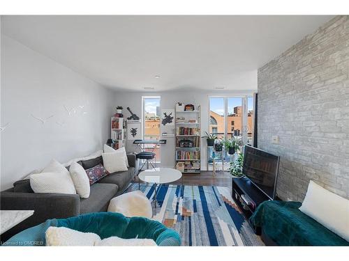 815-55 Front Street E, Toronto, ON - Indoor Photo Showing Living Room