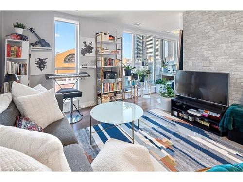 815-55 Front Street E, Toronto, ON - Indoor Photo Showing Living Room