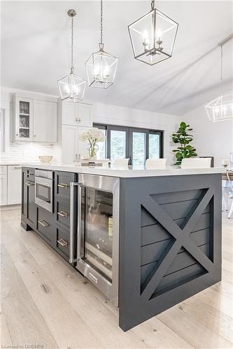 2560 2 Side Road, Burlington, ON - Indoor Photo Showing Kitchen With Upgraded Kitchen