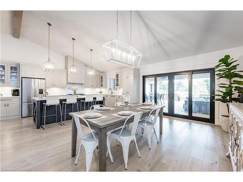 2560 2 Side Road, Burlington, ON - Indoor Photo Showing Dining Room