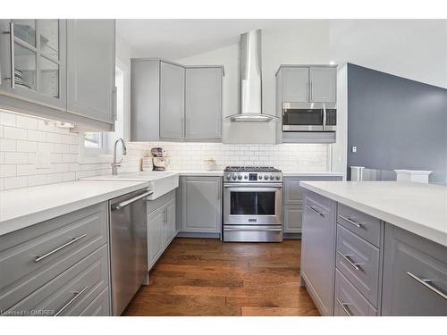 715 Drury Lane, Burlington, ON - Indoor Photo Showing Kitchen With Upgraded Kitchen