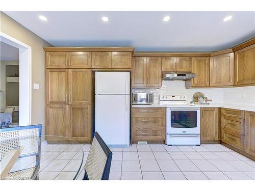 2591 Dashwood Drive, Oakville, ON - Indoor Photo Showing Kitchen