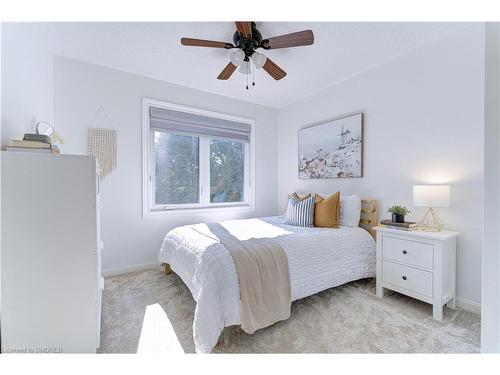 2591 Dashwood Drive, Oakville, ON - Indoor Photo Showing Bedroom