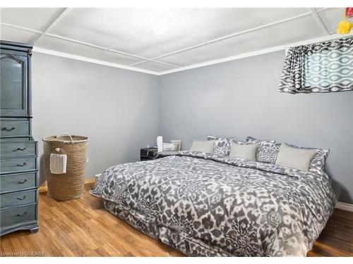 33 Shadyside Avenue, Hamilton, ON - Indoor Photo Showing Bedroom