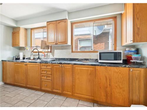 33 Shadyside Avenue, Hamilton, ON - Indoor Photo Showing Kitchen