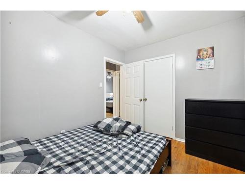 33 Shadyside Avenue, Hamilton, ON - Indoor Photo Showing Bedroom