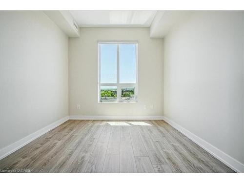 719-2490 Old Bronte Road, Oakville, ON - Indoor Photo Showing Other Room