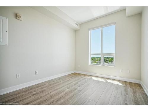 719-2490 Old Bronte Road, Oakville, ON - Indoor Photo Showing Other Room