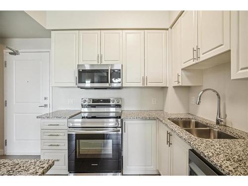 719-2490 Old Bronte Road, Oakville, ON - Indoor Photo Showing Kitchen With Stainless Steel Kitchen With Double Sink With Upgraded Kitchen