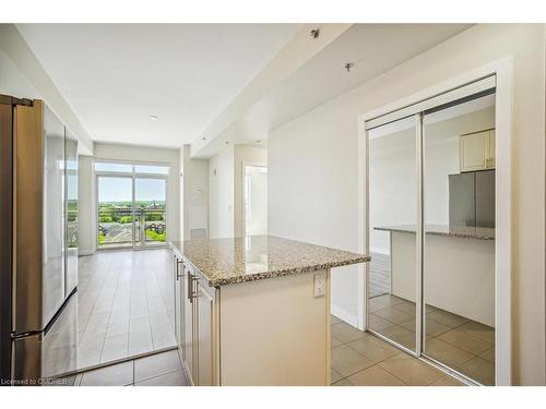 719-2490 Old Bronte Road, Oakville, ON - Indoor Photo Showing Kitchen With Upgraded Kitchen