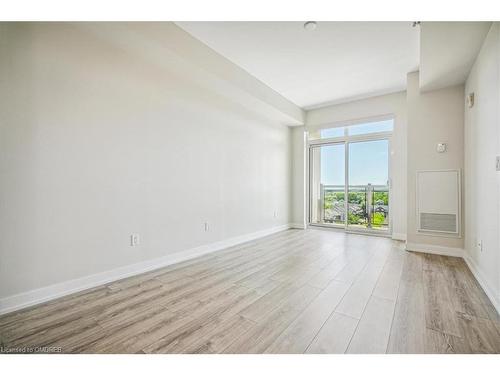 719-2490 Old Bronte Road, Oakville, ON - Indoor Photo Showing Other Room