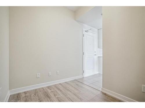 719-2490 Old Bronte Road, Oakville, ON - Indoor Photo Showing Other Room