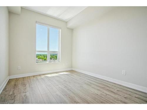 719-2490 Old Bronte Road, Oakville, ON - Indoor Photo Showing Other Room