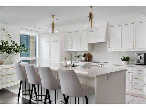 804-2060 Lakeshore Road, Burlington, ON - Indoor Photo Showing Kitchen