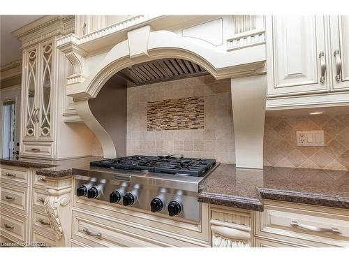 2123 Kawartha Crescent, Mississauga, ON - Indoor Photo Showing Kitchen