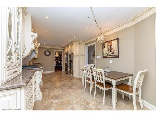 2123 Kawartha Crescent, Mississauga, ON - Indoor Photo Showing Dining Room