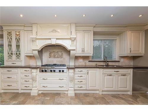 2123 Kawartha Crescent, Mississauga, ON - Indoor Photo Showing Kitchen