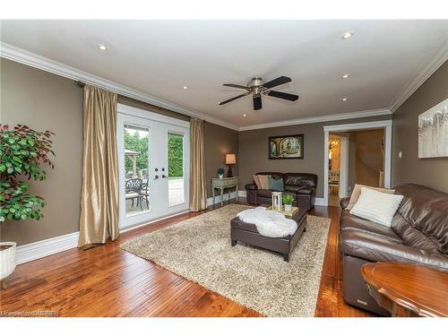 2123 Kawartha Crescent, Mississauga, ON - Indoor Photo Showing Living Room