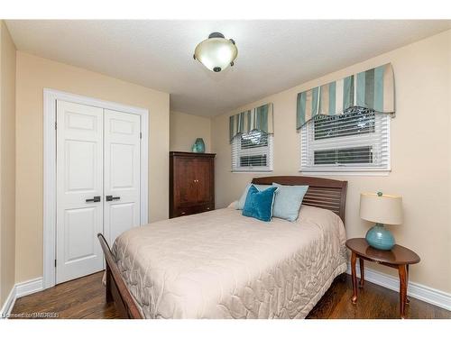 2123 Kawartha Crescent, Mississauga, ON - Indoor Photo Showing Bedroom