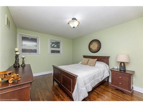 2123 Kawartha Crescent, Mississauga, ON - Indoor Photo Showing Bedroom