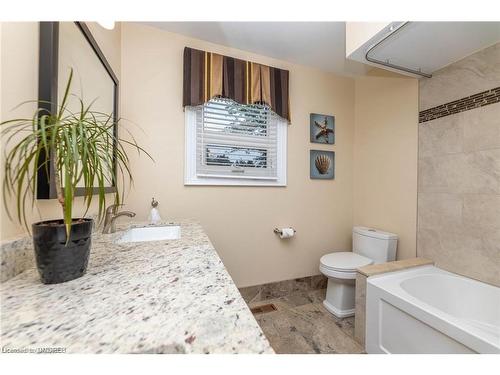 2123 Kawartha Crescent, Mississauga, ON - Indoor Photo Showing Bathroom