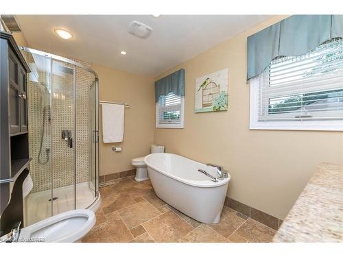 2123 Kawartha Crescent, Mississauga, ON - Indoor Photo Showing Bathroom