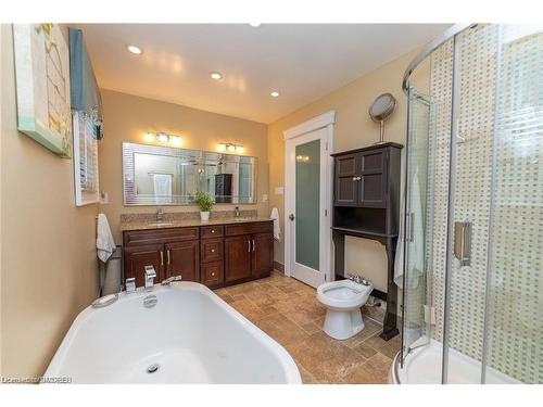 2123 Kawartha Crescent, Mississauga, ON - Indoor Photo Showing Bathroom