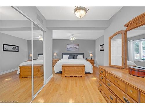 1381 Constance Drive, Oakville, ON - Indoor Photo Showing Bedroom