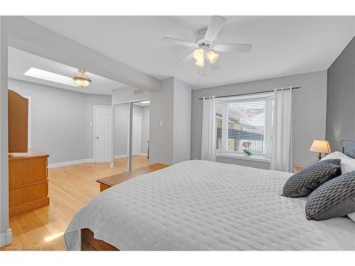 1381 Constance Drive, Oakville, ON - Indoor Photo Showing Bedroom