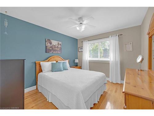 1381 Constance Drive, Oakville, ON - Indoor Photo Showing Bedroom