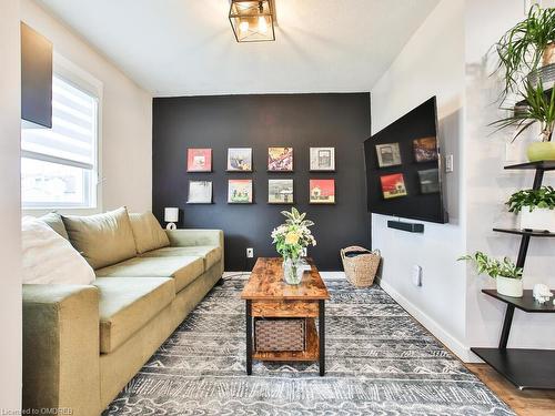 43 Fourth Avenue, Kitchener, ON - Indoor Photo Showing Living Room