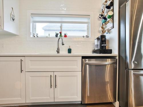 43 Fourth Avenue, Kitchener, ON - Indoor Photo Showing Kitchen