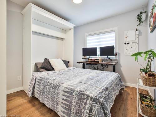 43 Fourth Avenue, Kitchener, ON - Indoor Photo Showing Bedroom