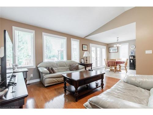 16 Geoffery Road, Port Dover, ON - Indoor Photo Showing Living Room