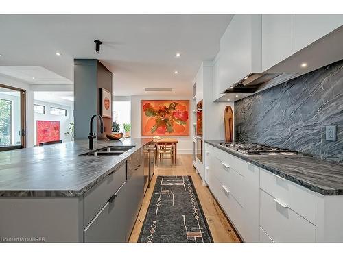 1250 Braeside Drive, Oakville, ON - Indoor Photo Showing Kitchen With Double Sink With Upgraded Kitchen