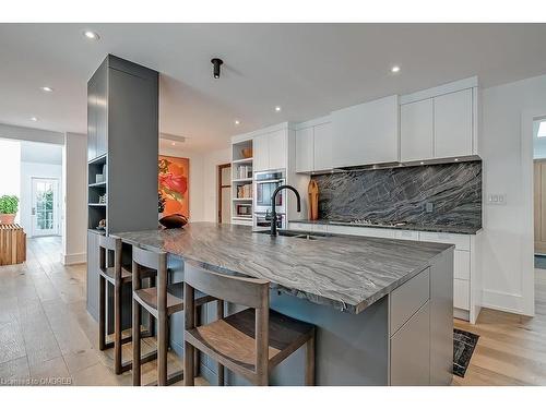 1250 Braeside Drive, Oakville, ON - Indoor