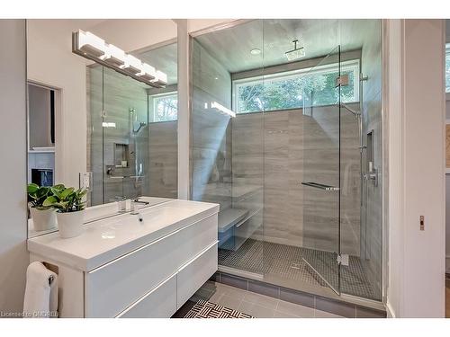 1250 Braeside Drive, Oakville, ON - Indoor Photo Showing Bathroom