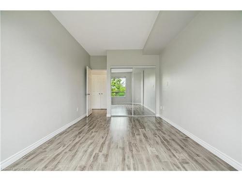 204-2511 Lakeshore Road W, Oakville, ON - Indoor Photo Showing Other Room