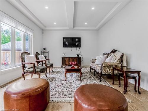 89 Anne Boulevard, Milton, ON - Indoor Photo Showing Living Room