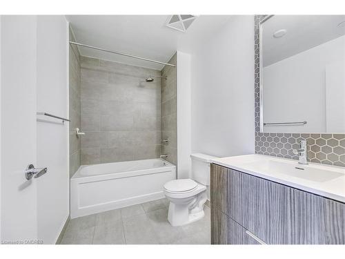 1301-2520 Eglinton Avenue W, Mississauga, ON - Indoor Photo Showing Bathroom