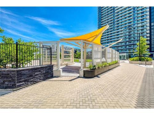 1301-2520 Eglinton Avenue W, Mississauga, ON - Outdoor