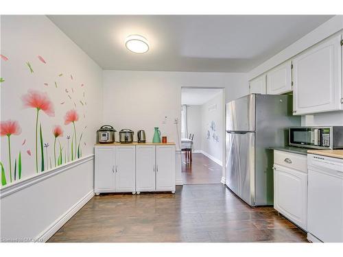 172 Arichat Road, Oakville, ON - Indoor Photo Showing Kitchen