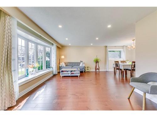 172 Arichat Road, Oakville, ON - Indoor Photo Showing Living Room