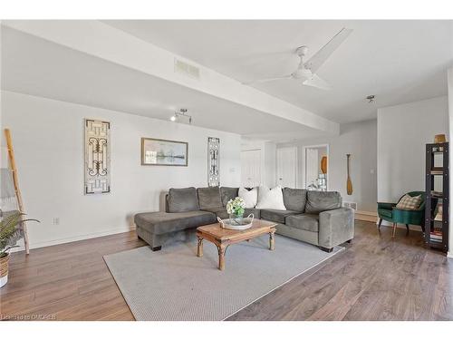 121 North Deer Lake Road, Port Sydney, ON - Indoor Photo Showing Living Room