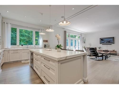 3136 Limestone Road, Campbellville, ON - Indoor Photo Showing Kitchen With Upgraded Kitchen