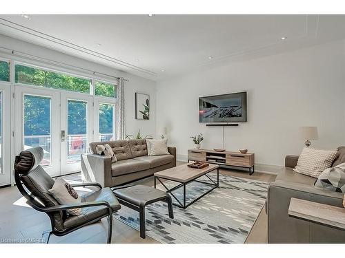 3136 Limestone Road, Campbellville, ON - Indoor Photo Showing Living Room