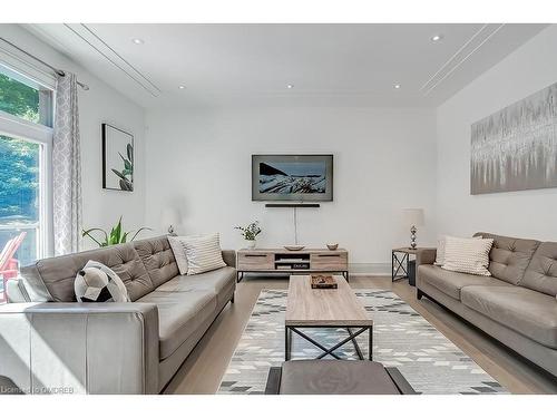 3136 Limestone Road, Campbellville, ON - Indoor Photo Showing Living Room