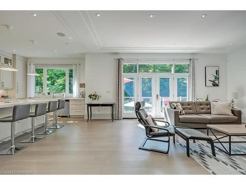 3136 Limestone Road, Campbellville, ON - Indoor Photo Showing Living Room