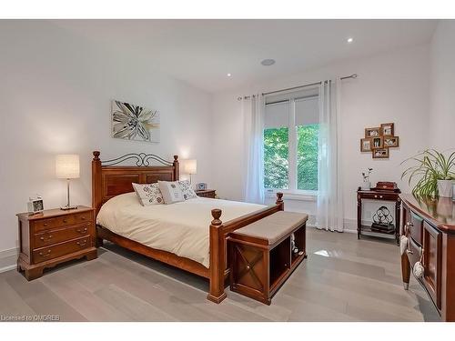 3136 Limestone Road, Campbellville, ON - Indoor Photo Showing Bedroom